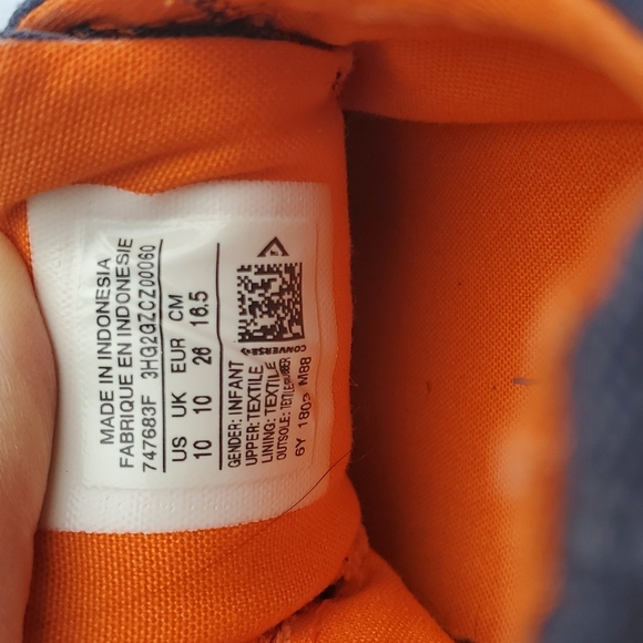 *SOLD* Converse - Picture 4 of 9